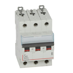 407863 Legrand DX3 - Disjoncteur triphasé 40A 3P C40 6000A/10kA - 400V - Bornes à vis - 3 modules
