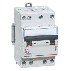 406913 Legrand DX3 - Disjoncteur tétrapolaire 32A 4P C32 - 4,5/6kA - 400V - Courbe C - Vis/vis - 3 modules - Peigne HX3