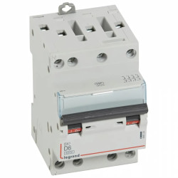 408124 Legrand DX3 - Disjoncteur tétrapolaire 6A 4P D6 - 6/10kA - 400V - Courbe D - Vis/vis - 3 modules - Peigne HX3