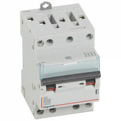 408129 Legrand DX3 - Disjoncteur tétrapolaire 32A 4P D32 - 6/10kA - 400V - Courbe D - Vis/vis - 3 modules - Peigne HX3